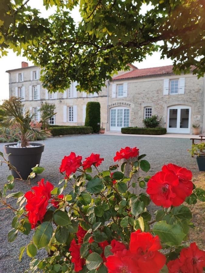 Logis Domaine Du Prieure Hotel Tonnay-Boutonne Kültér fotó